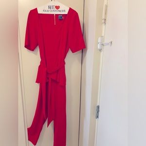 Pretty square neck with half sleeves pellum waist jumpsuit.